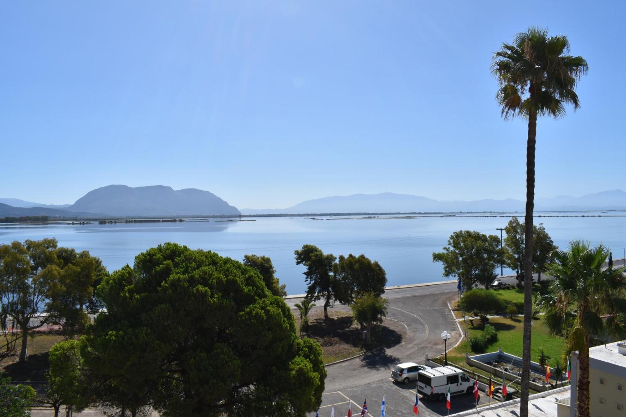 Hotel Theoxenia Missolonghi Bagian luar foto