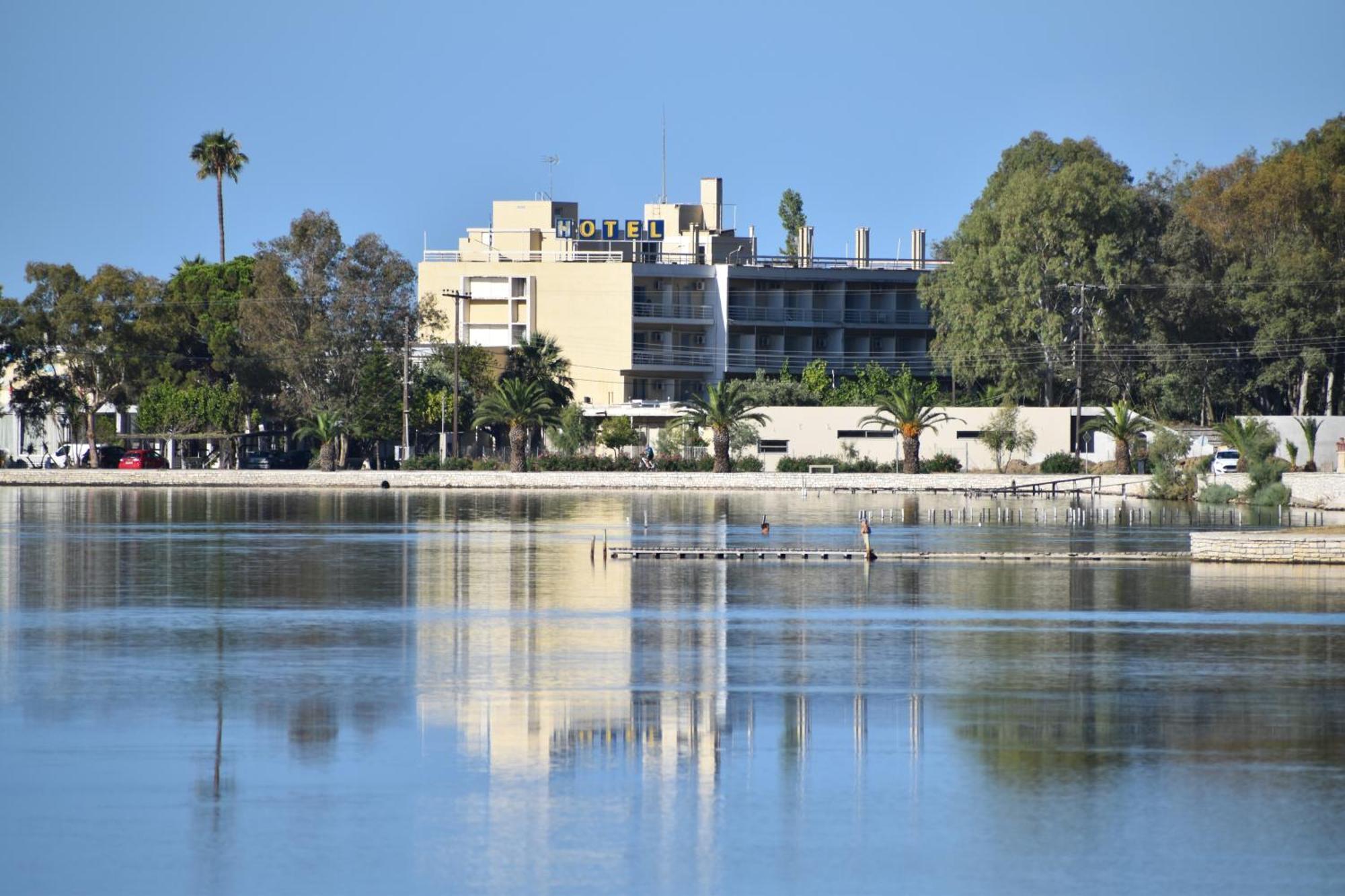Hotel Theoxenia Missolonghi Bagian luar foto