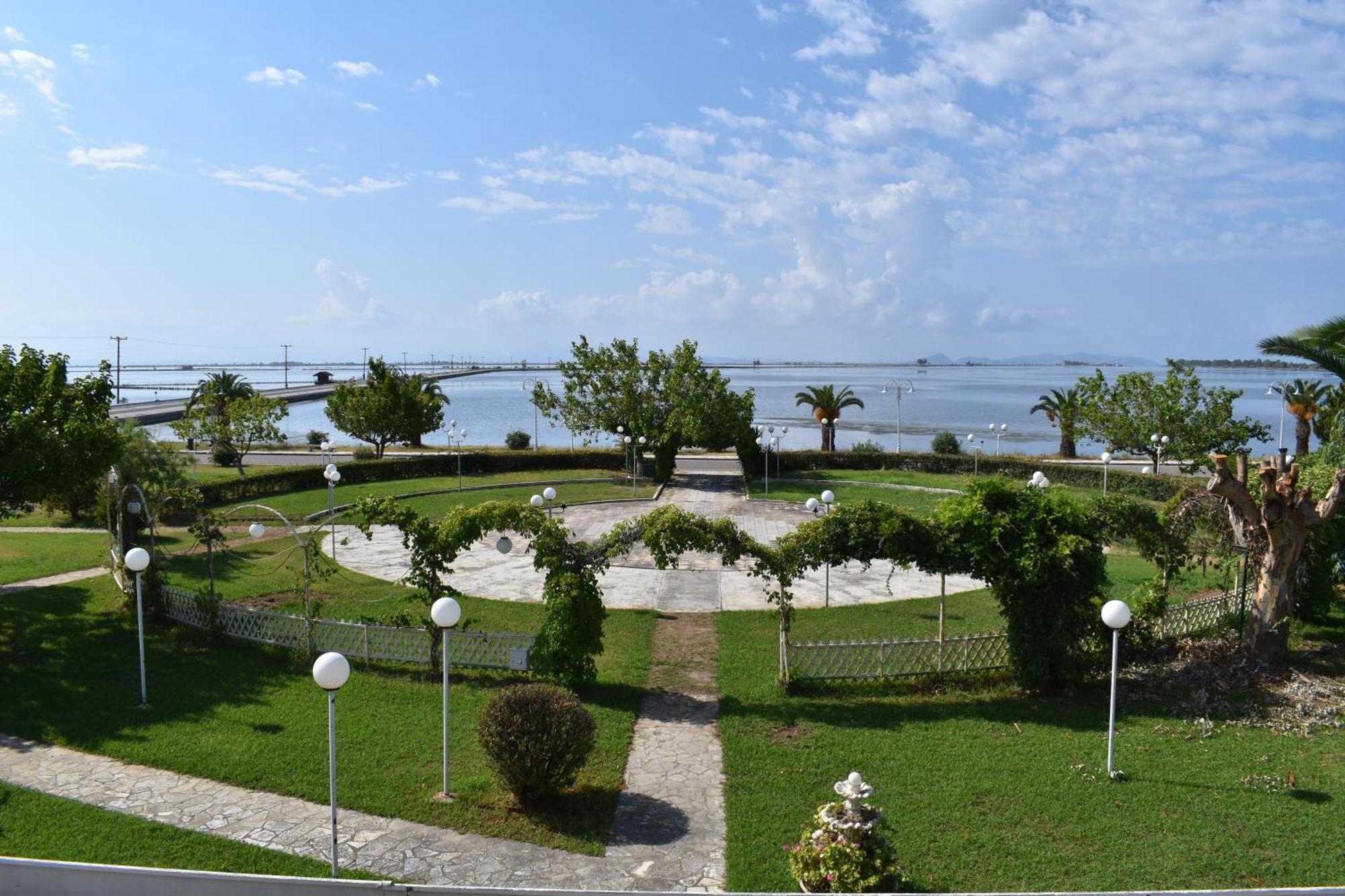 Hotel Theoxenia Missolonghi Bagian luar foto