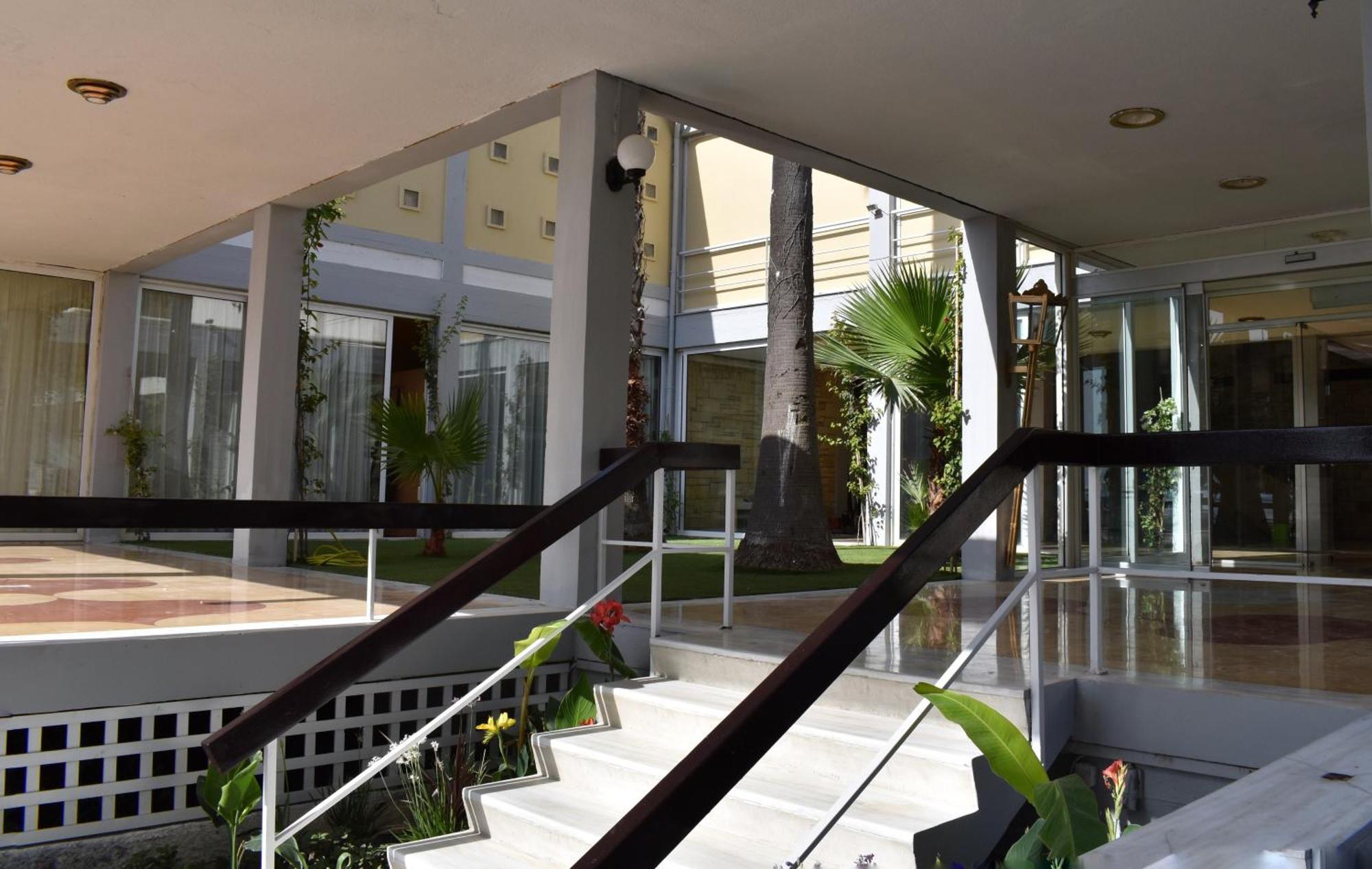 Hotel Theoxenia Missolonghi Bagian luar foto