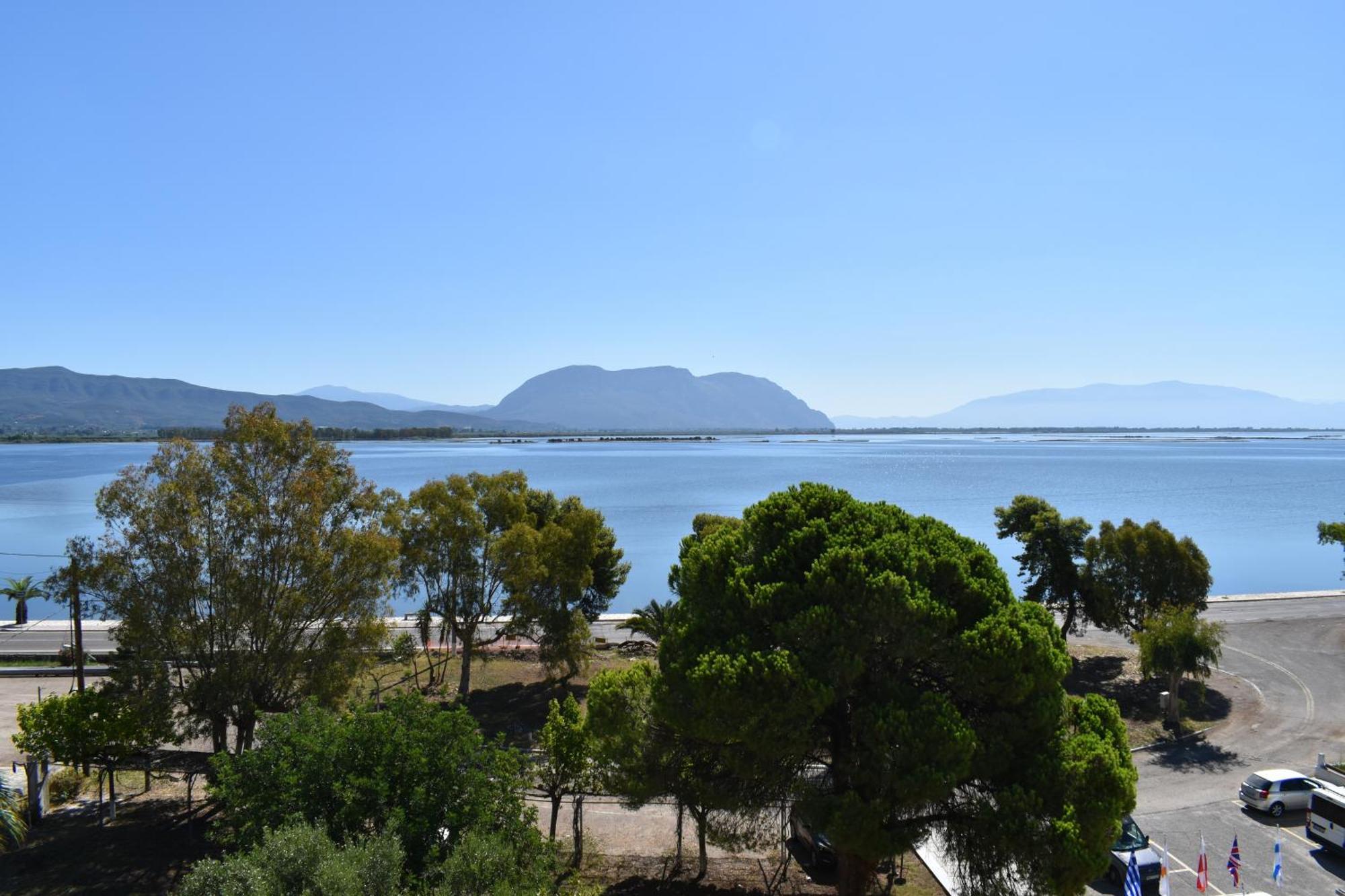 Hotel Theoxenia Missolonghi Bagian luar foto