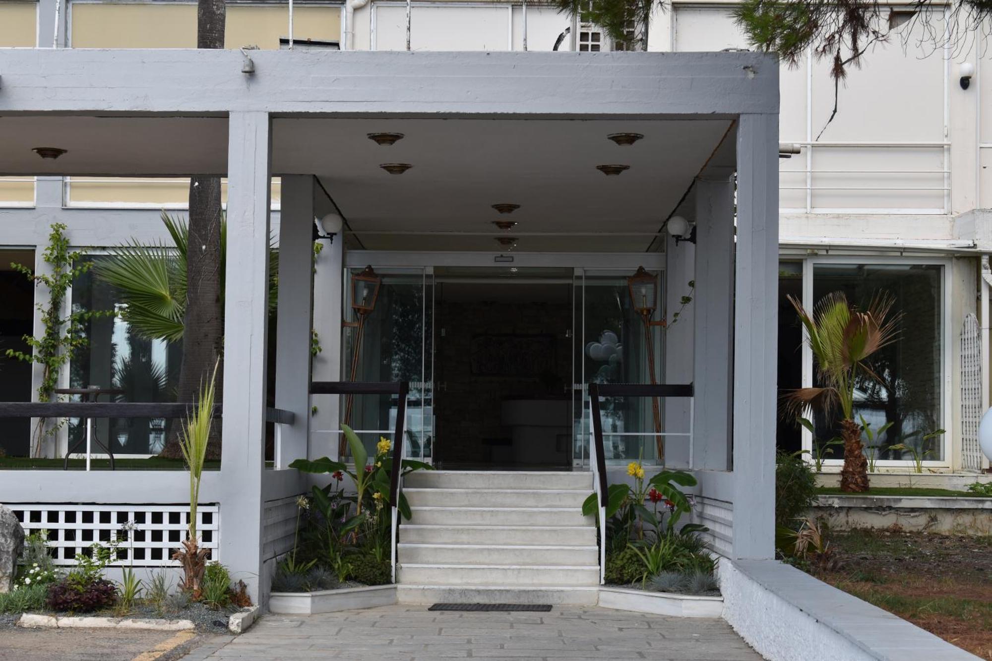Hotel Theoxenia Missolonghi Bagian luar foto