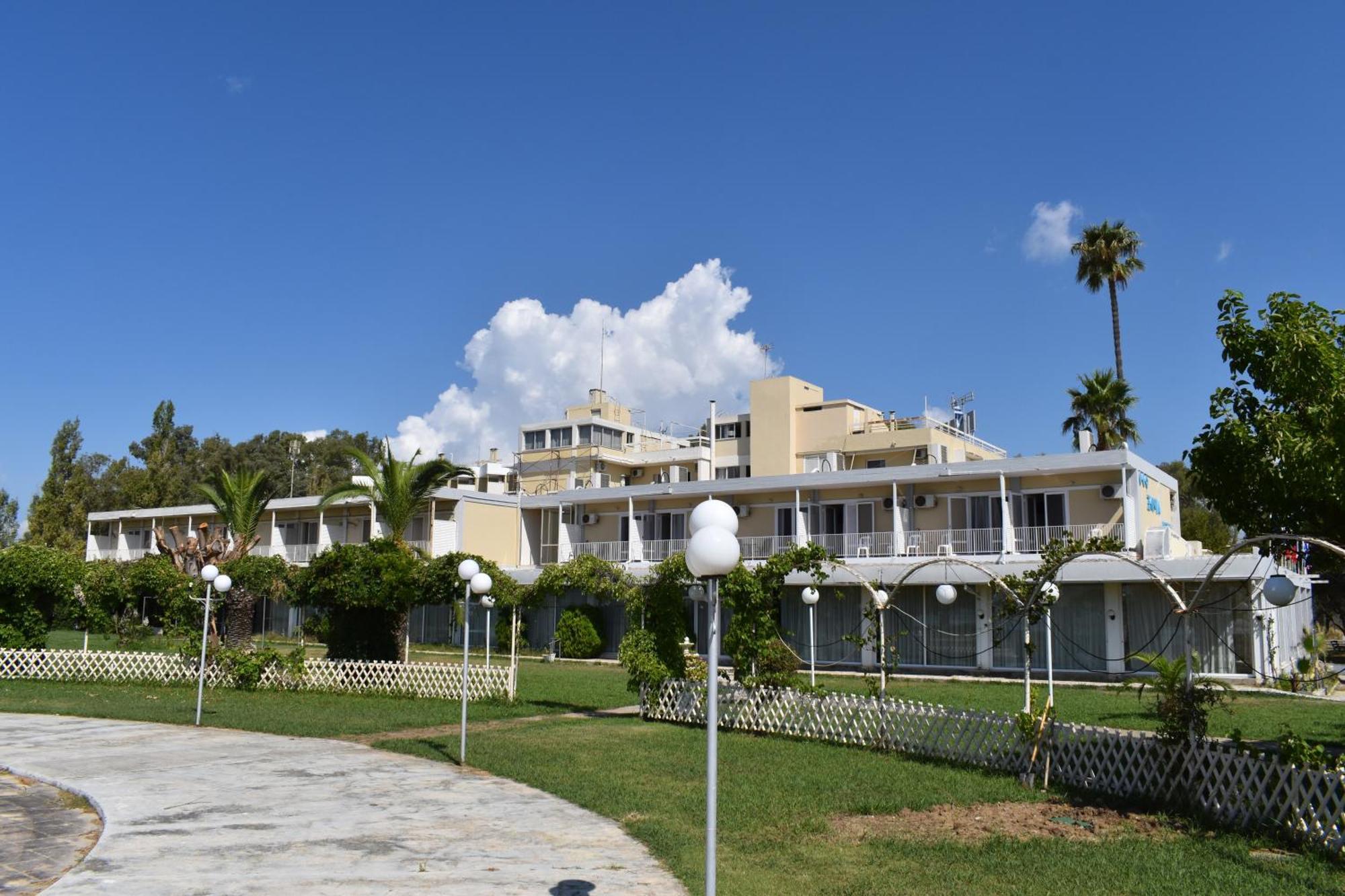 Hotel Theoxenia Missolonghi Bagian luar foto