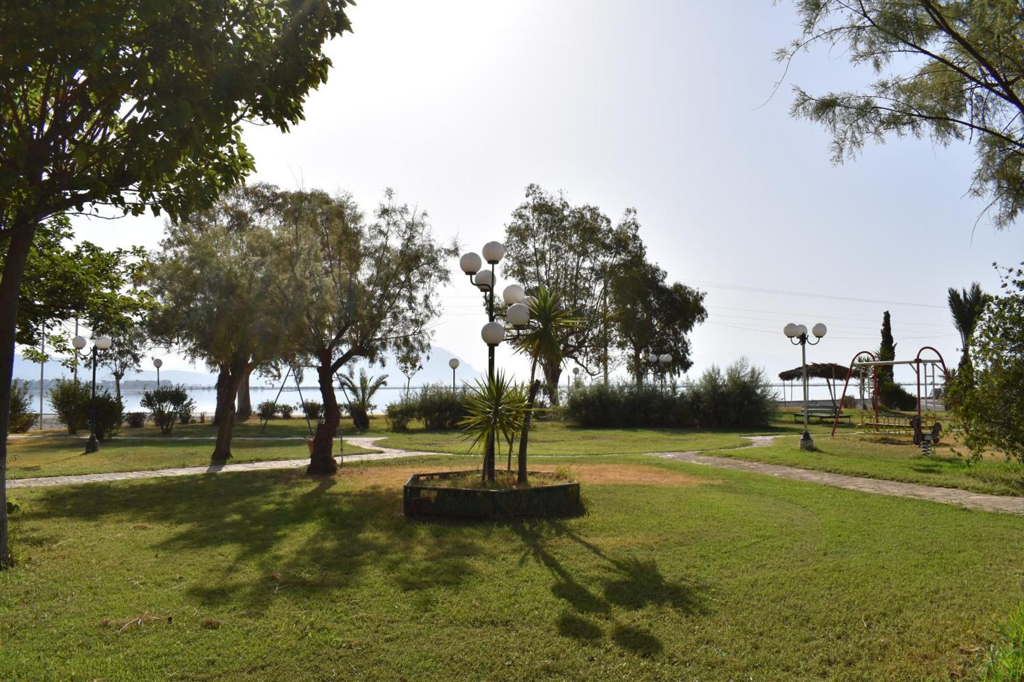 Hotel Theoxenia Missolonghi Bagian luar foto