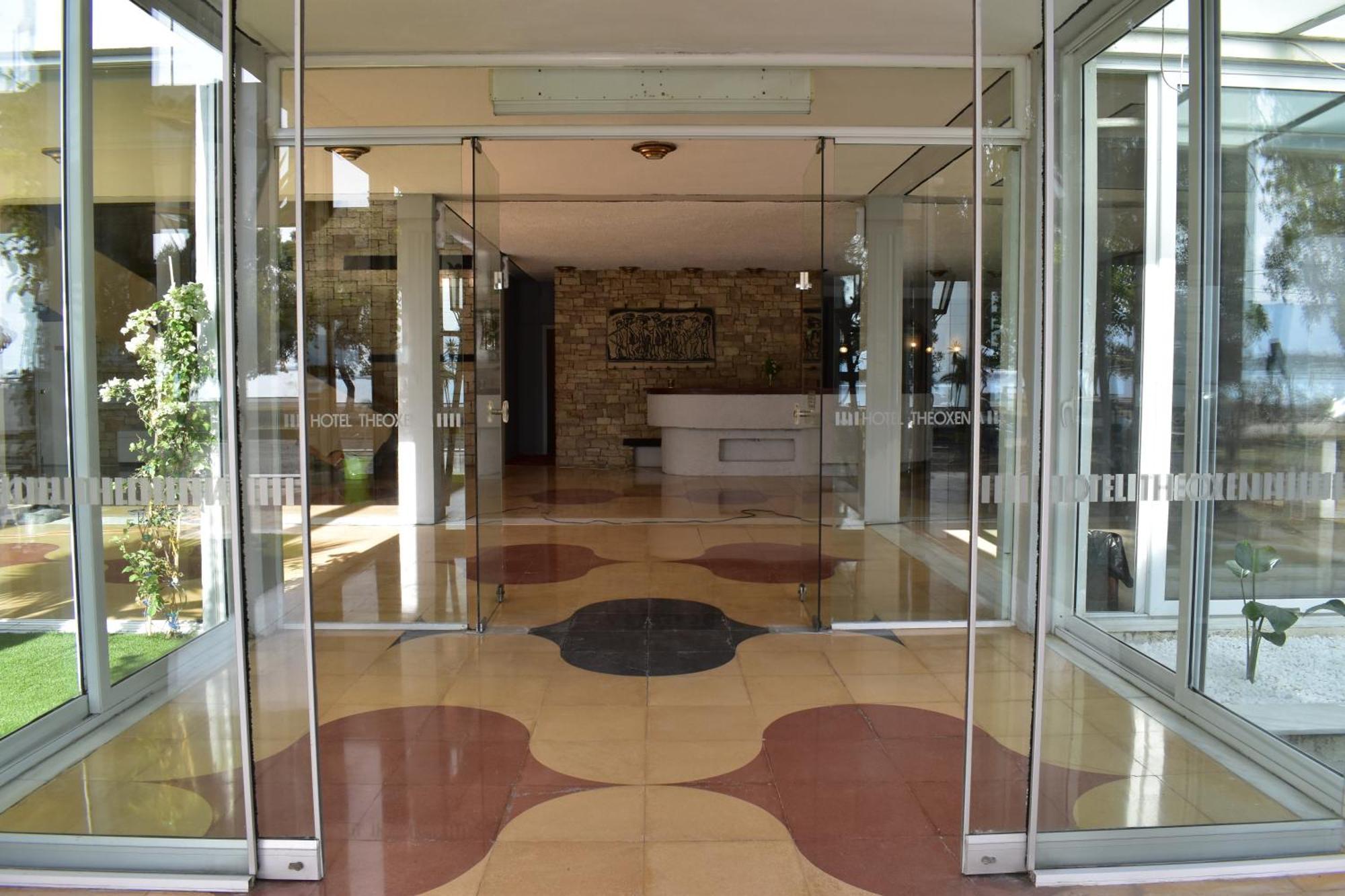 Hotel Theoxenia Missolonghi Bagian luar foto