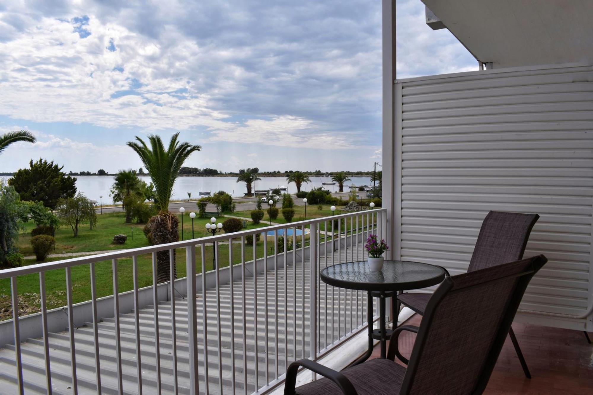 Hotel Theoxenia Missolonghi Bagian luar foto