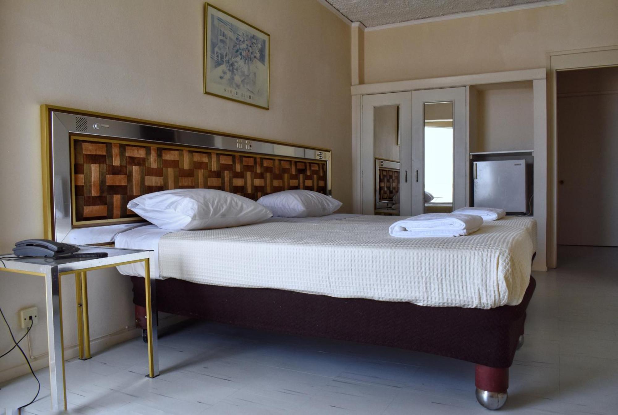 Hotel Theoxenia Missolonghi Bagian luar foto