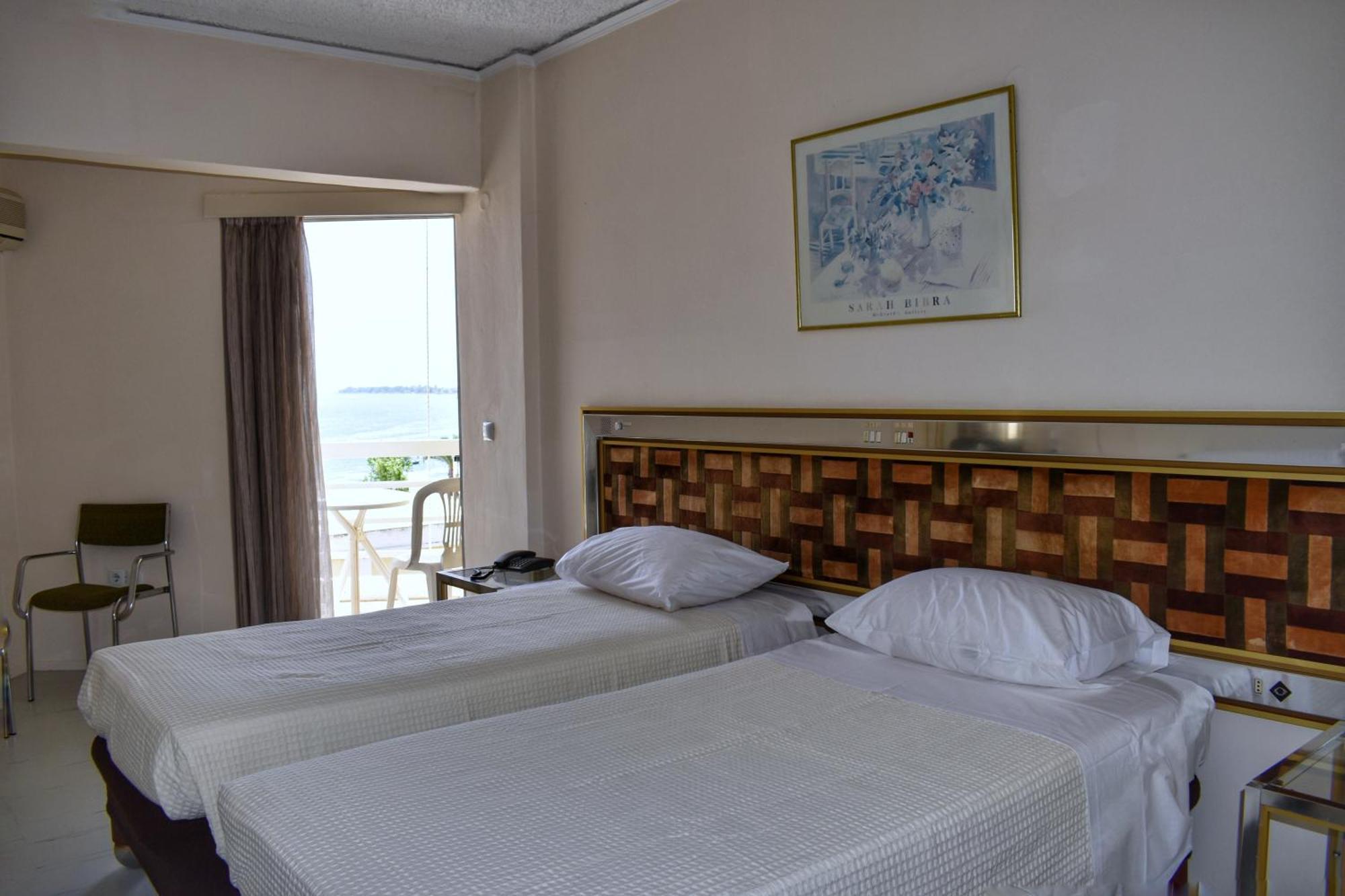 Hotel Theoxenia Missolonghi Bagian luar foto