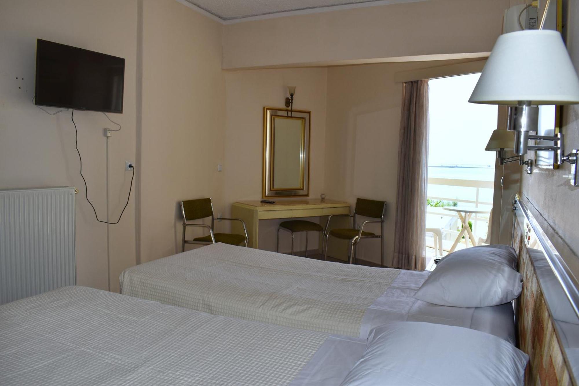 Hotel Theoxenia Missolonghi Bagian luar foto