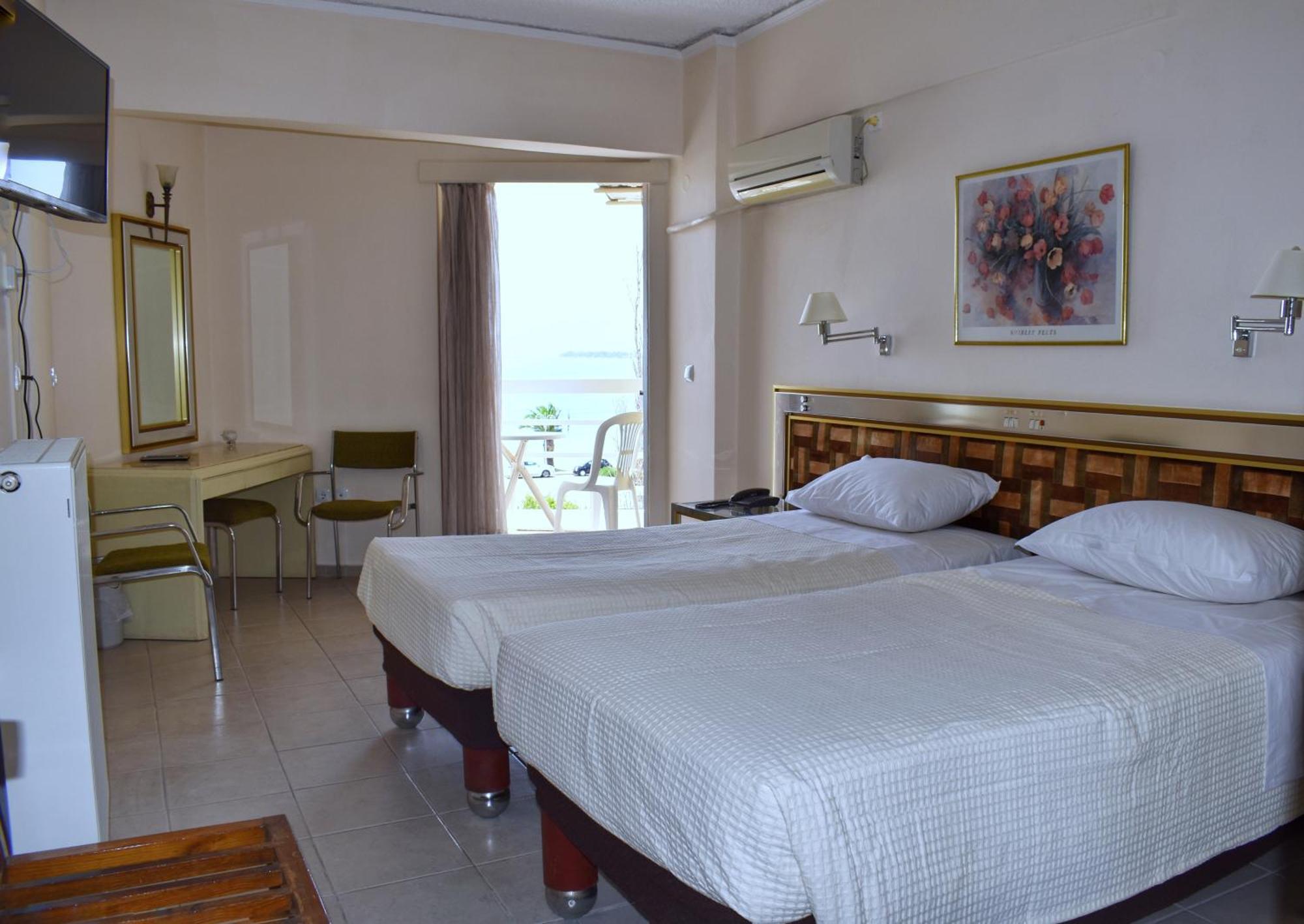 Hotel Theoxenia Missolonghi Bagian luar foto