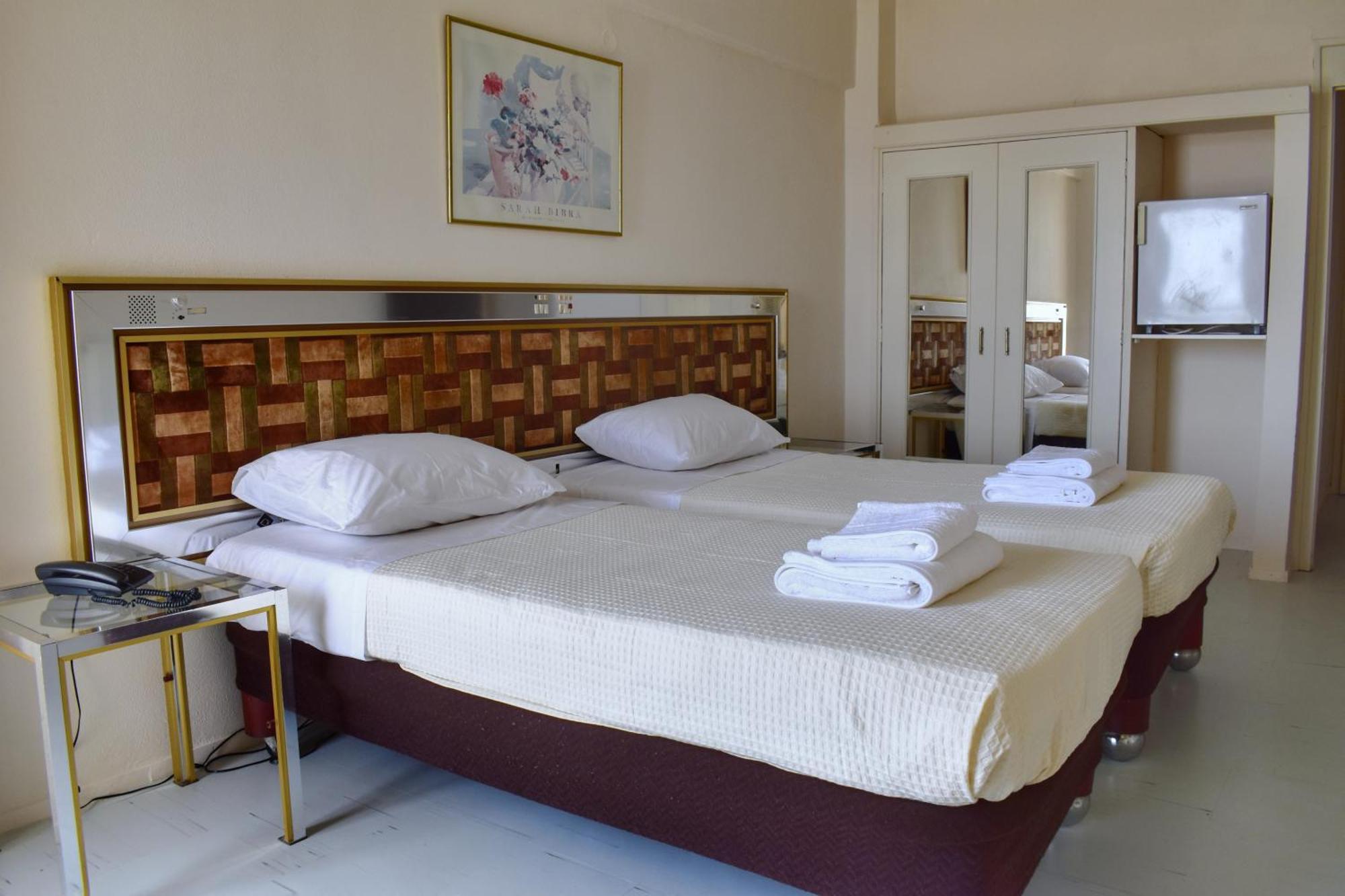 Hotel Theoxenia Missolonghi Bagian luar foto