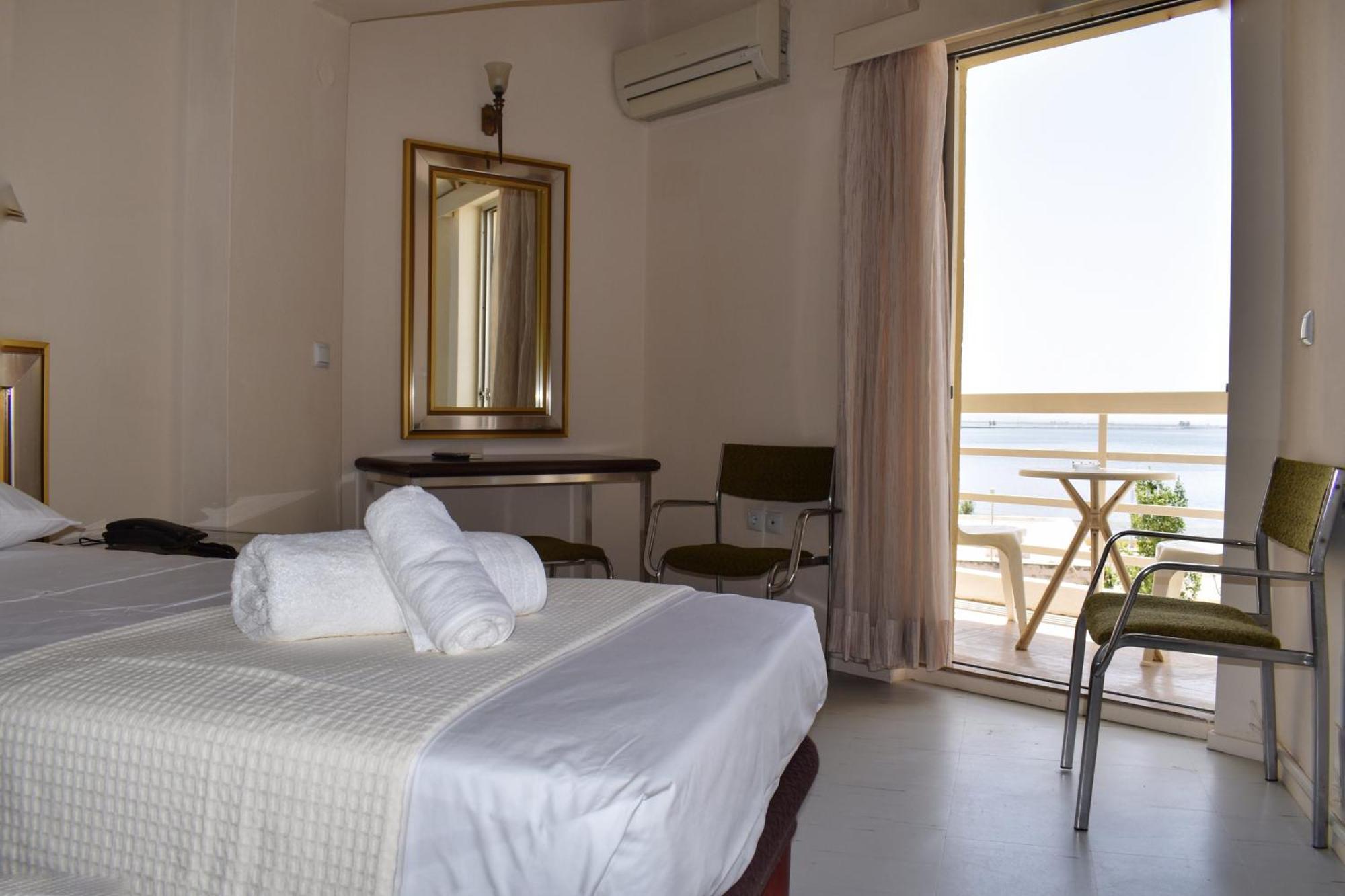 Hotel Theoxenia Missolonghi Bagian luar foto