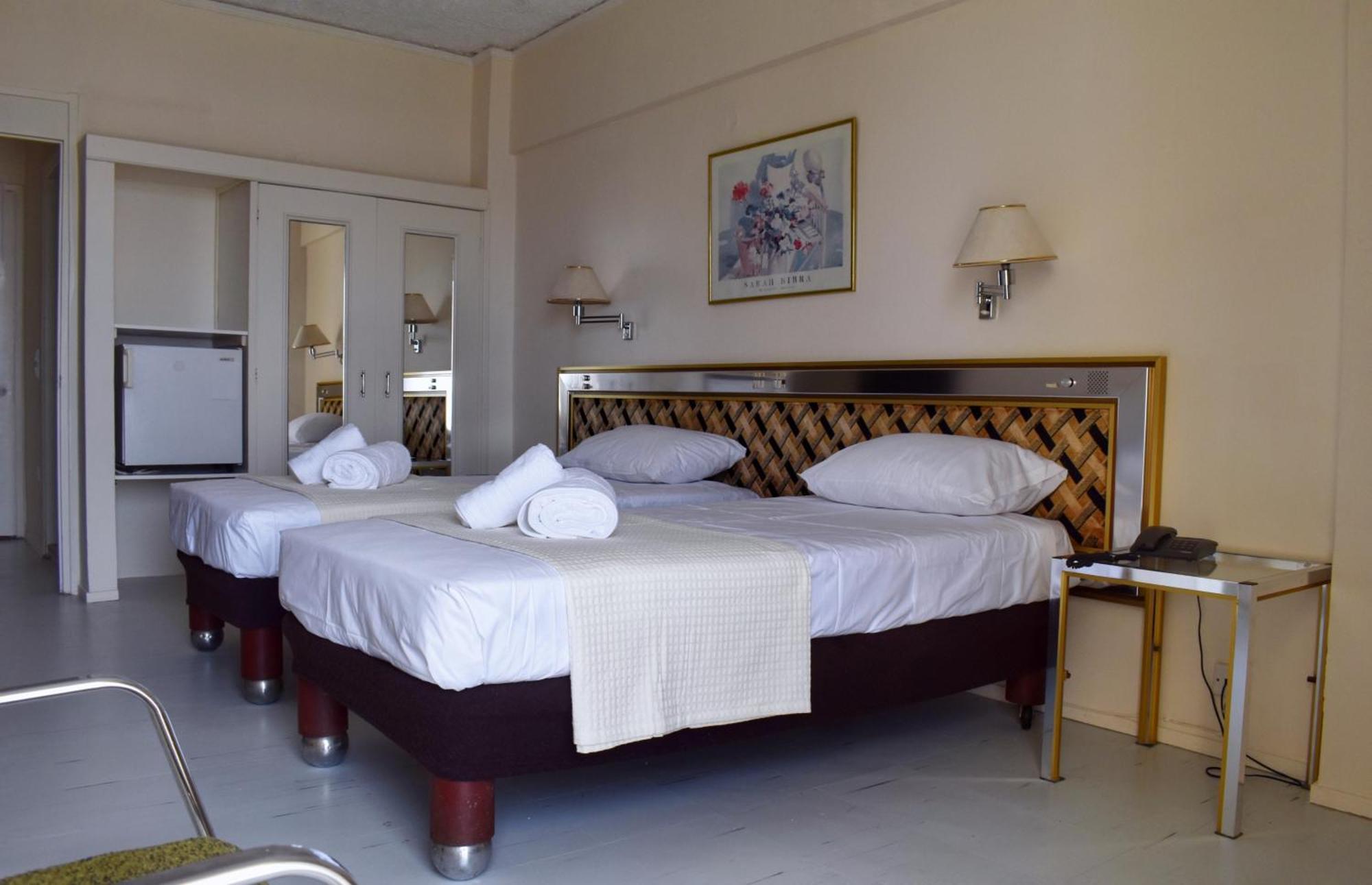 Hotel Theoxenia Missolonghi Bagian luar foto