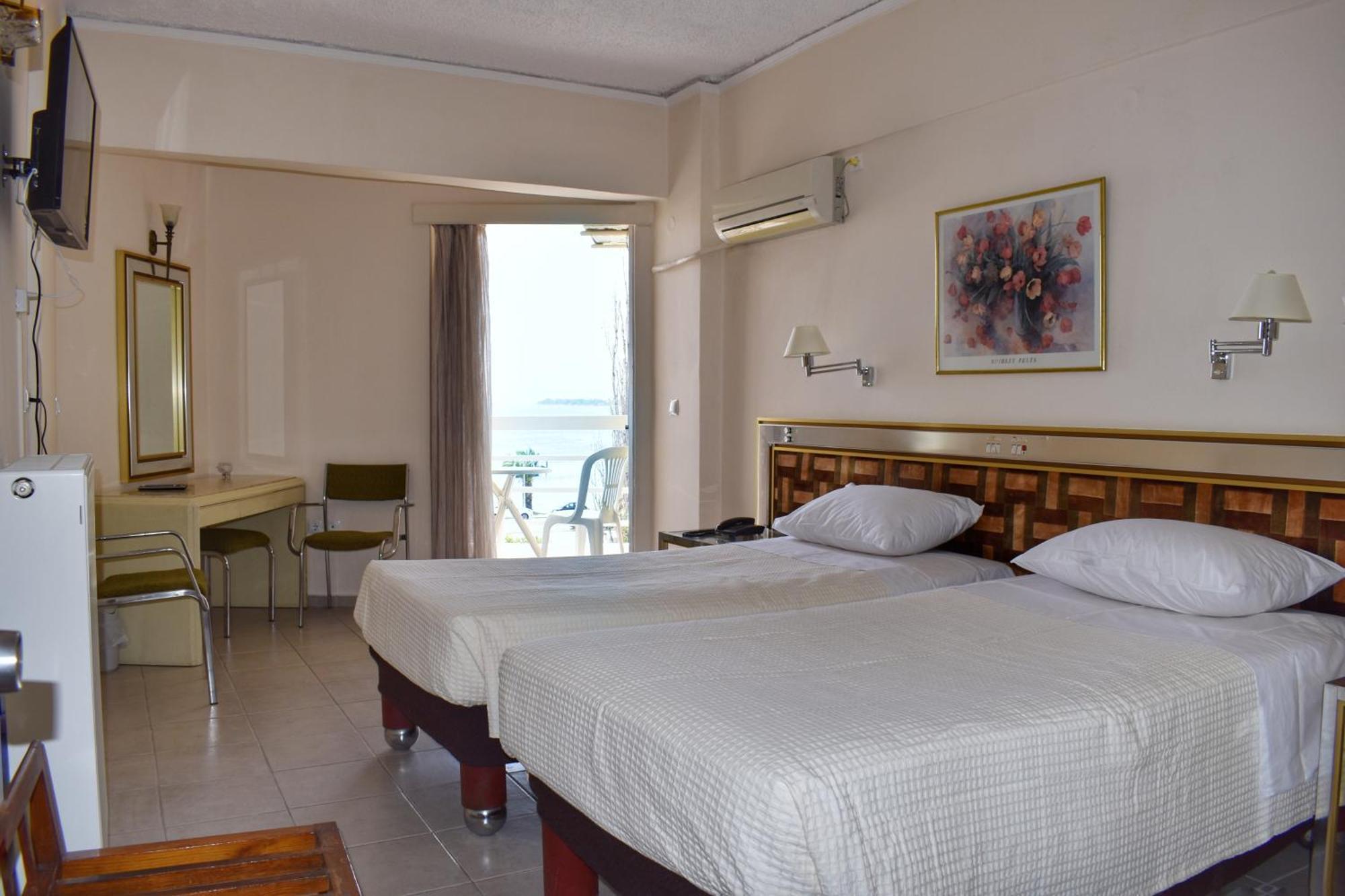 Hotel Theoxenia Missolonghi Bagian luar foto