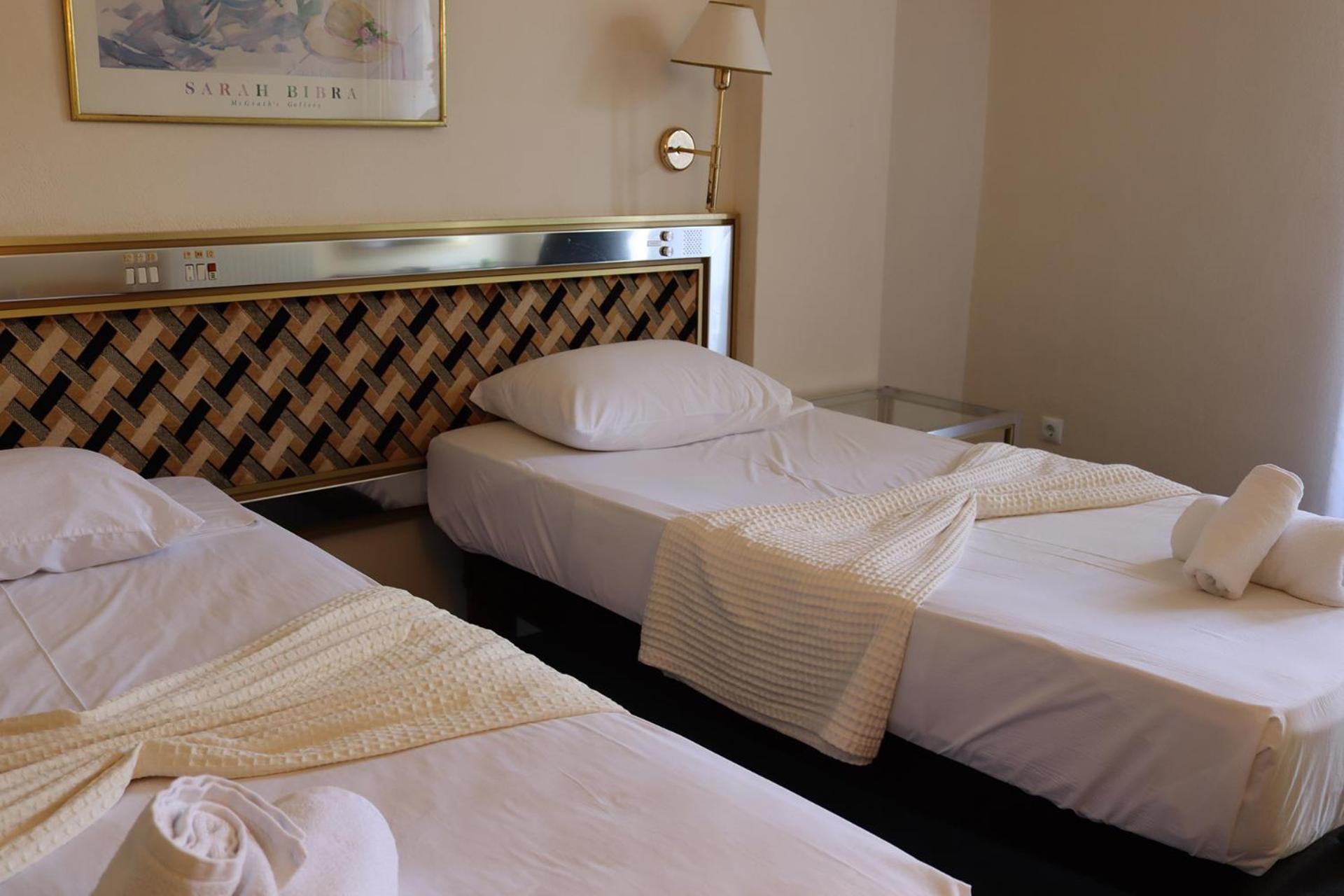 Hotel Theoxenia Missolonghi Bagian luar foto