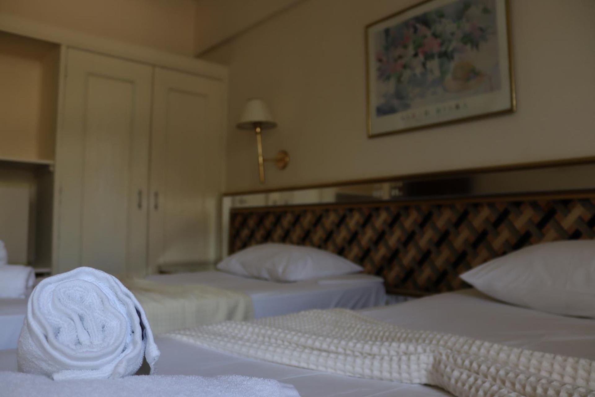 Hotel Theoxenia Missolonghi Bagian luar foto
