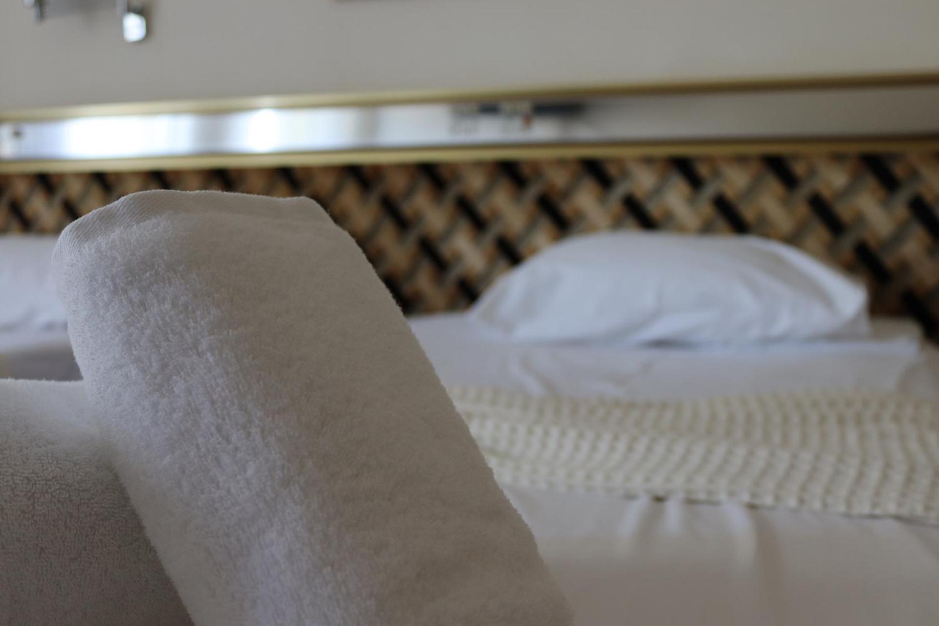 Hotel Theoxenia Missolonghi Bagian luar foto